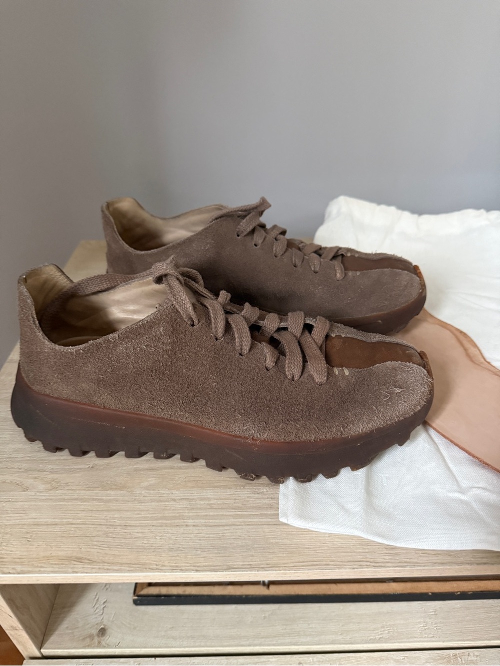 FEIT Grey Suede Low Top Runner Sneaker 39